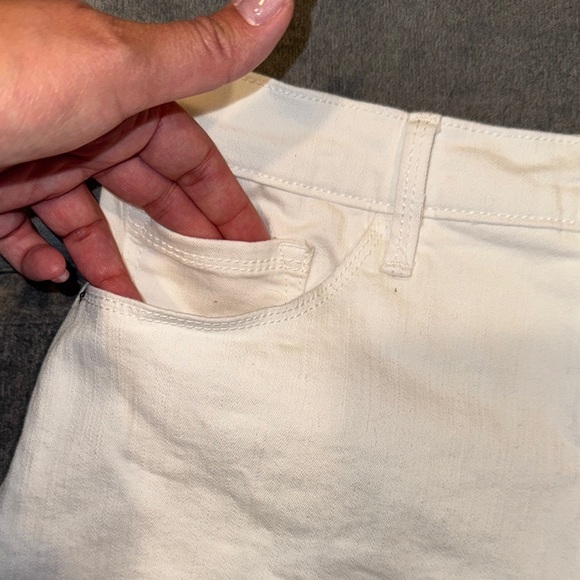 Jessica Simpson- White Jean Shorts size 8 - Picture 9 of 13